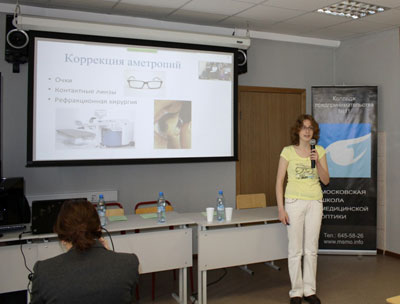 С докладом Особенности оптометрического обследования пациента с кератоконусом выступает Екатерина Евлампьева (5 курс, СПбМТК).